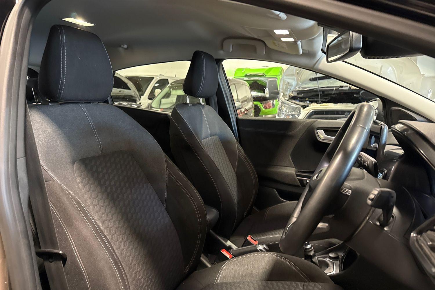 Ford PUMA Photo 16