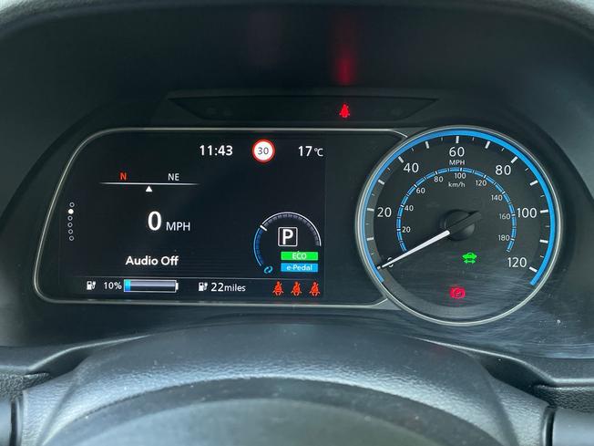 NISSAN Leaf Photo 15