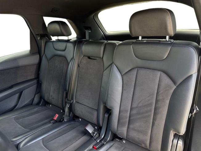 AUDI Q7 Photo 9