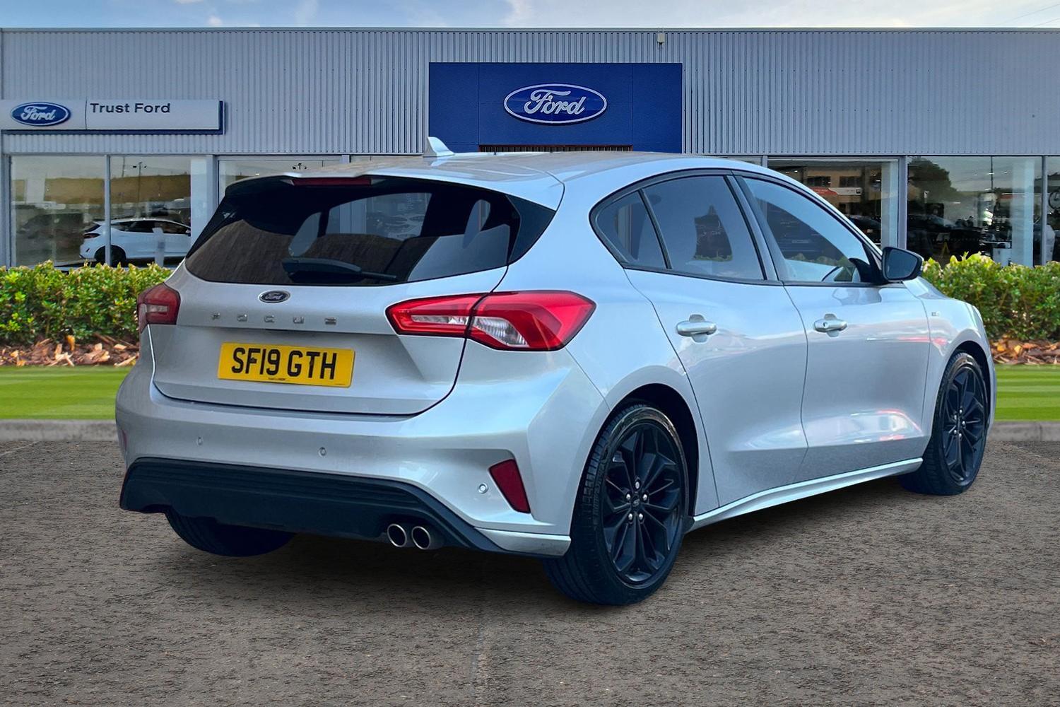 Ford Focus Photo 3