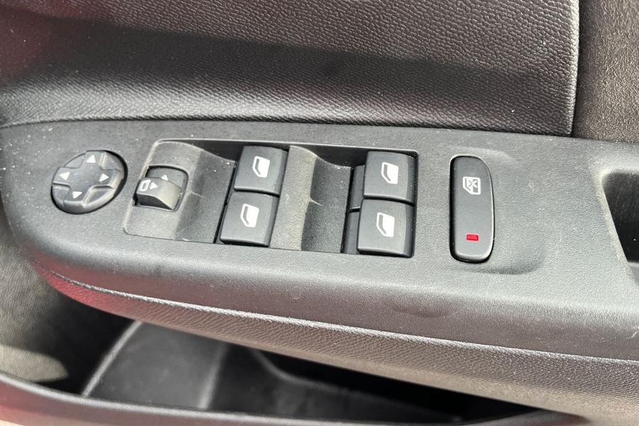 Vauxhall CORSA Photo autoimg-8b756c18323d9b1340be15706e6b6a2e6ebcd25b.jpg