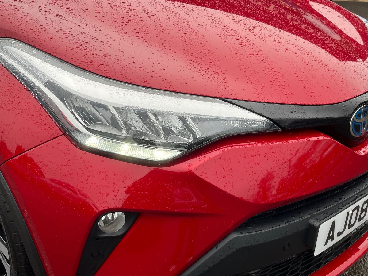 Toyota C-HR Photo 17