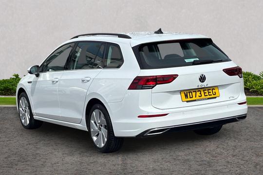 Volkswagen Golf Photo autoimg-8b7dd203a05b4f0368e3114a3e7285ab38b663fa.jpg