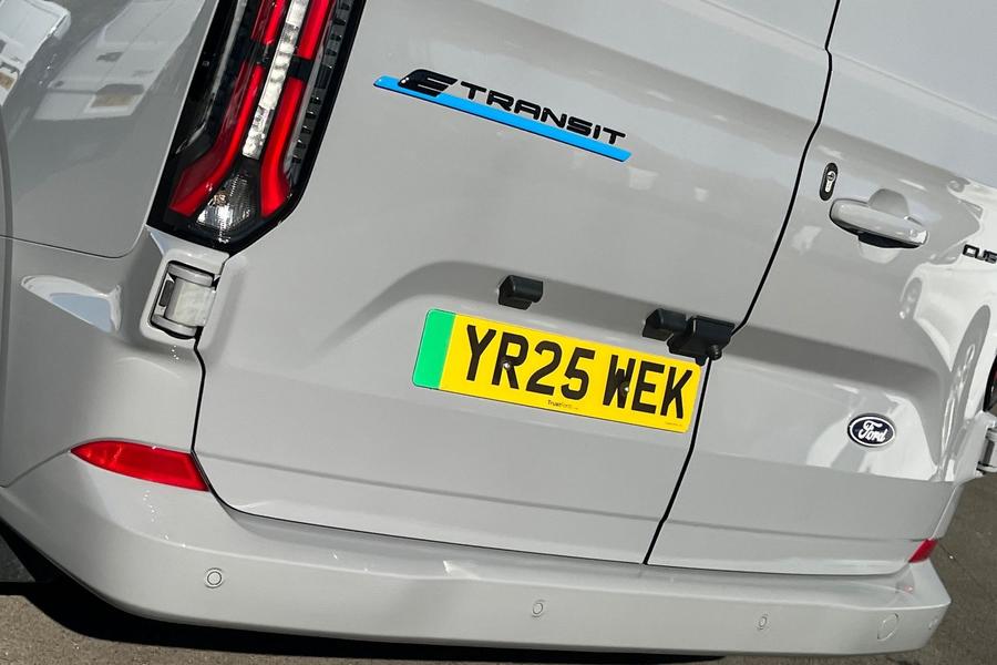Ford TRANSIT E-CUSTOM Photo autoimg-8b7e34075f890fc36d4b7202d6d58dbda67dec3f.jpg