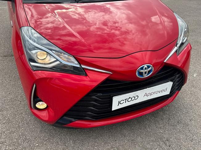 TOYOTA Yaris Photo 30