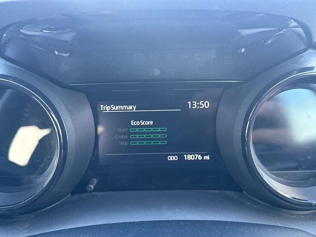 TOYOTA Yaris Photo 15
