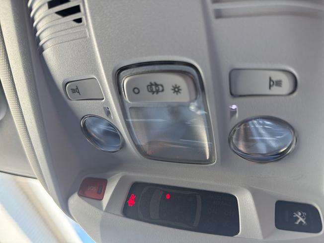 PEUGEOT 5008 Photo 58