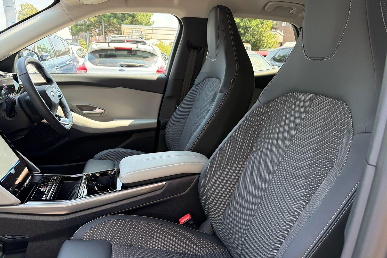 Ford Explorer Photo 18