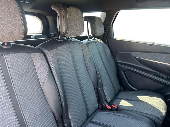 PEUGEOT 5008 Photo 9