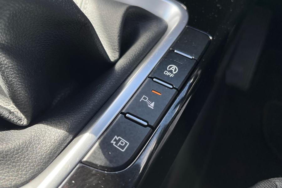 Kia PRO CEED Photo autoimg-8b953ae34f42873ba3df129a3d6da6a3f79e9472.jpg