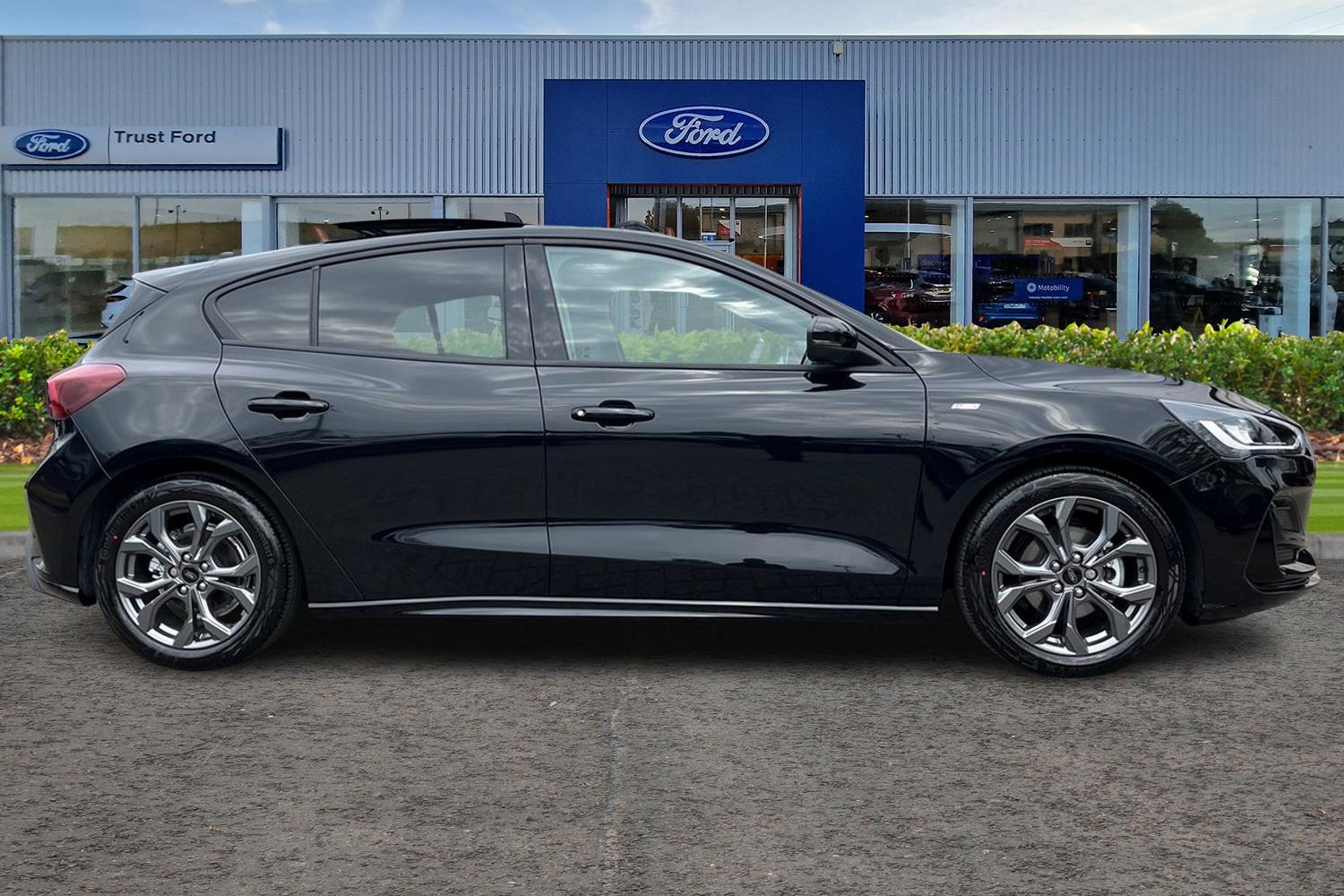 Ford Focus Photo 2
