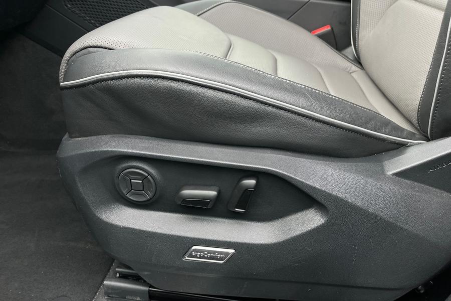 Volkswagen TOUAREG Photo autoimg-8b9efeeb4768673fe1ad1bc1521772fc9afb9829.jpg