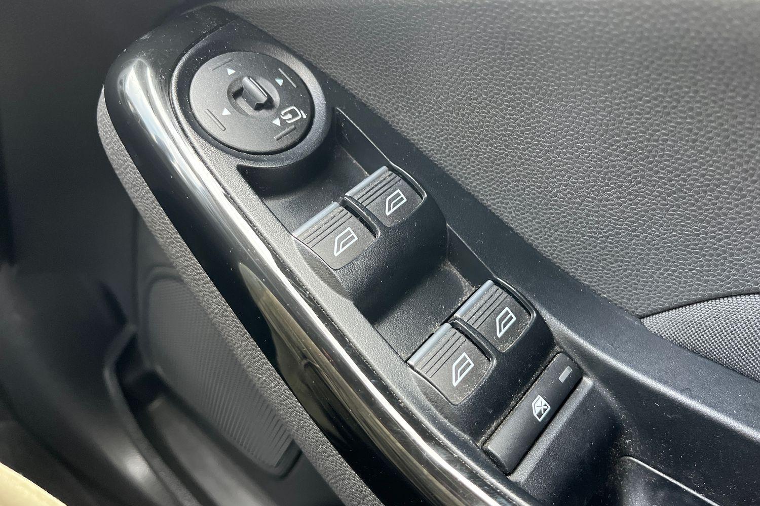 Ford FIESTA Photo 15