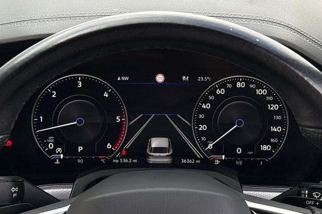 VOLKSWAGEN Touareg Photo 15