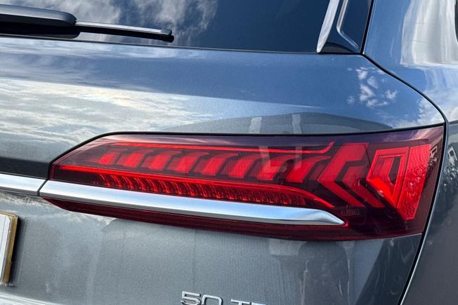 AUDI Q7 Photo 18