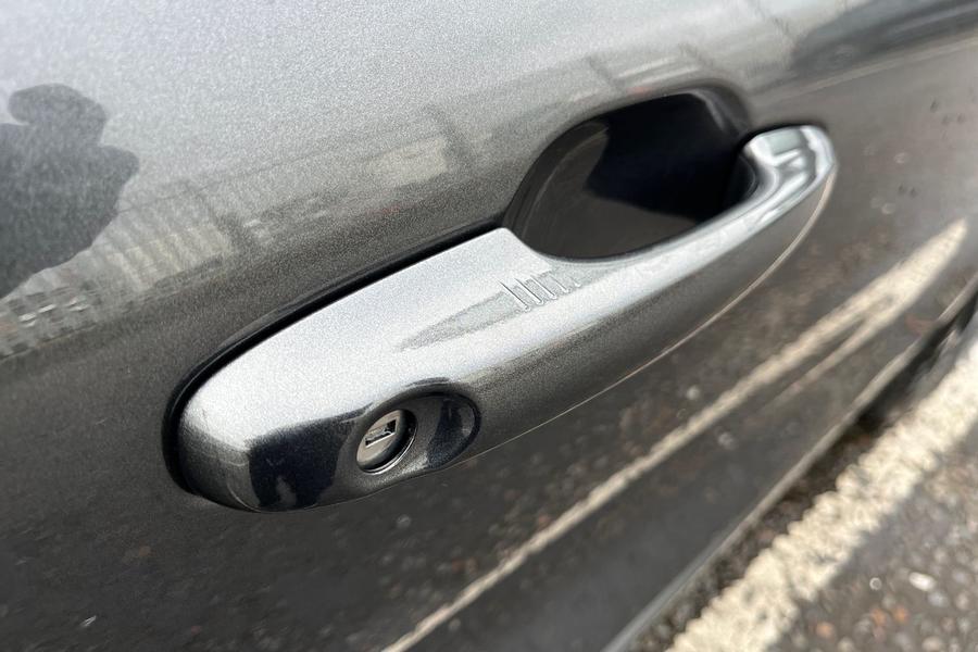 Ford Kuga Photo autoimg-8bb3d37efad39385b87edbdb7f055c3ab5b584ad.jpg