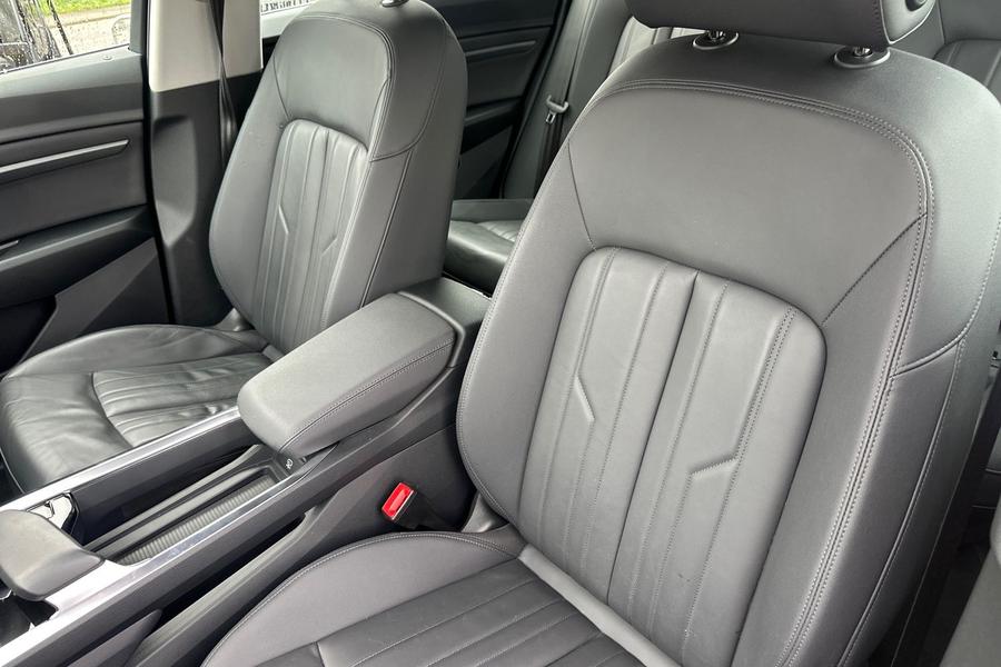 Audi E-TRON Photo autoimg-8bb8df409c695cfc1def3f1e8fcd672ad04a4e2f.jpg