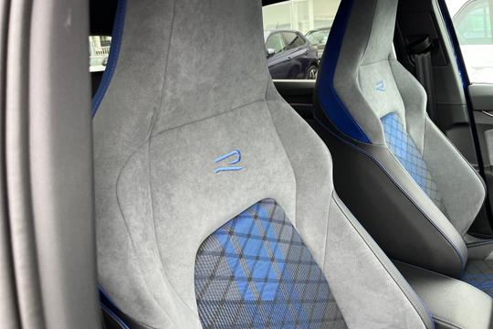 Volkswagen Golf Photo autoimg-8bb93b67a23048992ed1468053215c7c81e53d3c.jpg