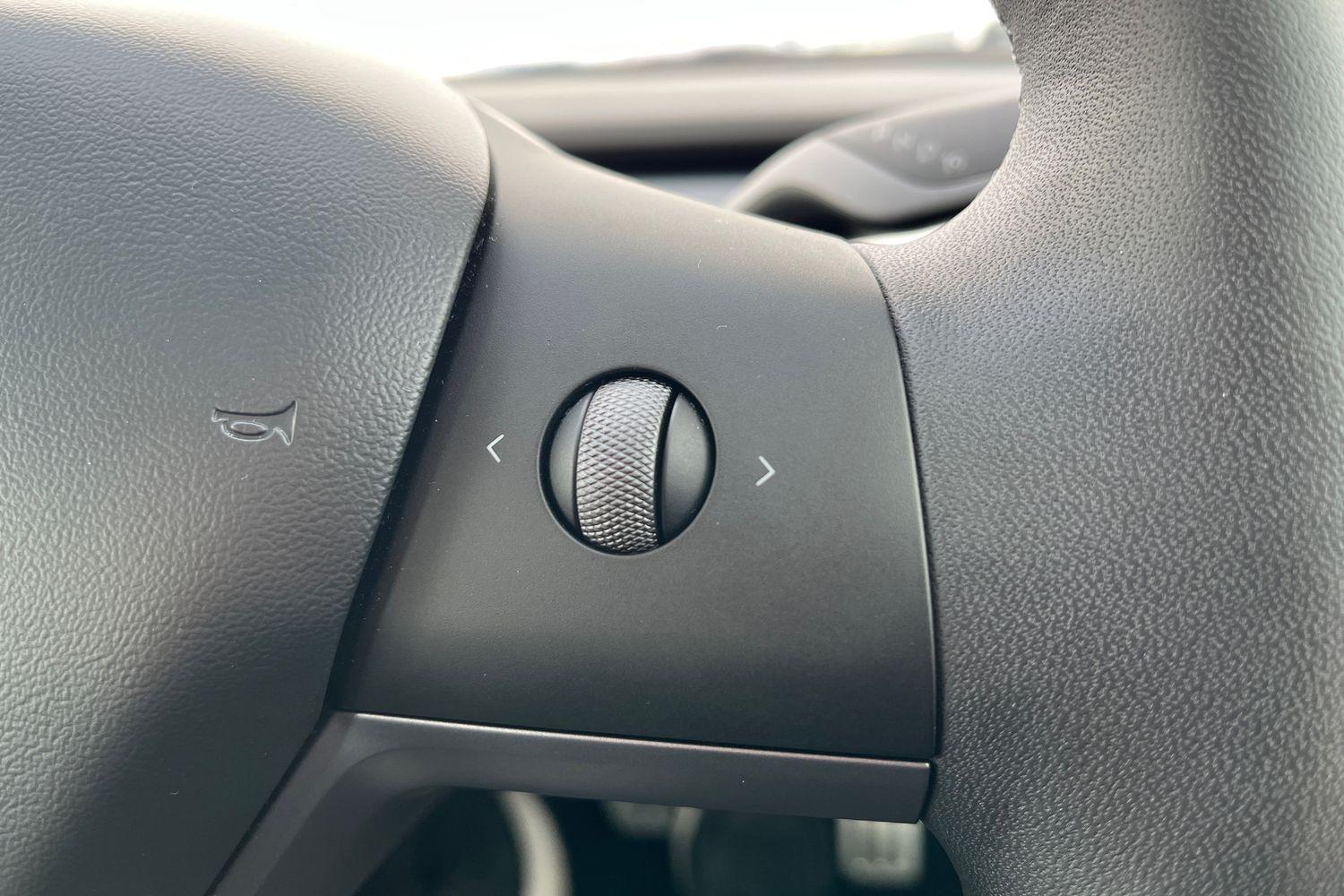 TESLA Model 3 Photo 36