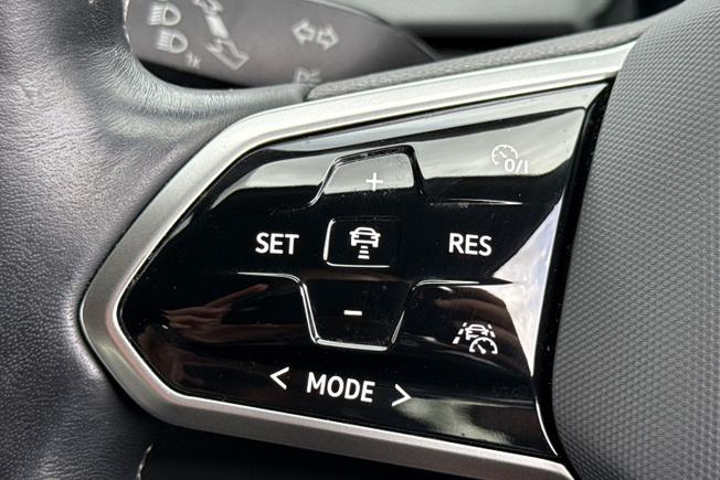 VOLKSWAGEN ID.3 Photo 16