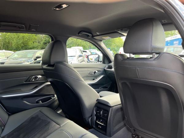 BMW 3 Series Photo autoimg-8bcae303274bd287fee45728efdc6b3400139ae7.jpg