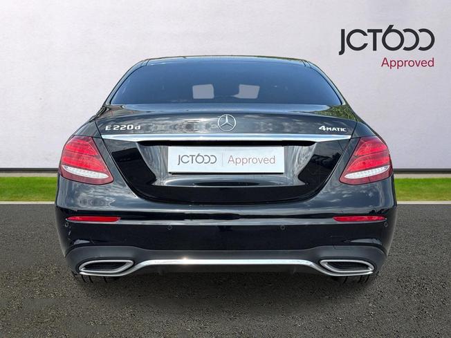 MERCEDES-BENZ E Class Photo 7