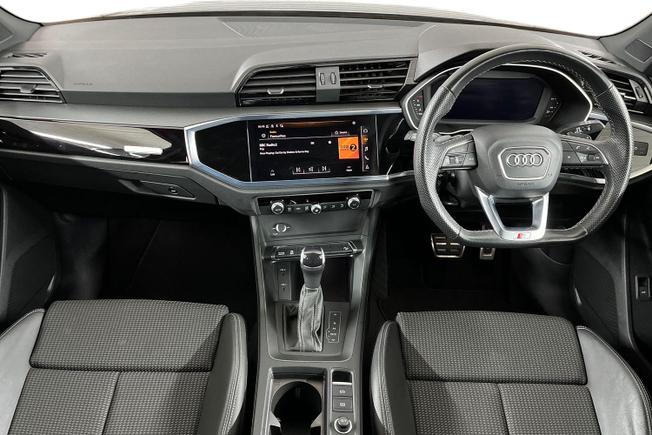 AUDI Q3 Photo 10