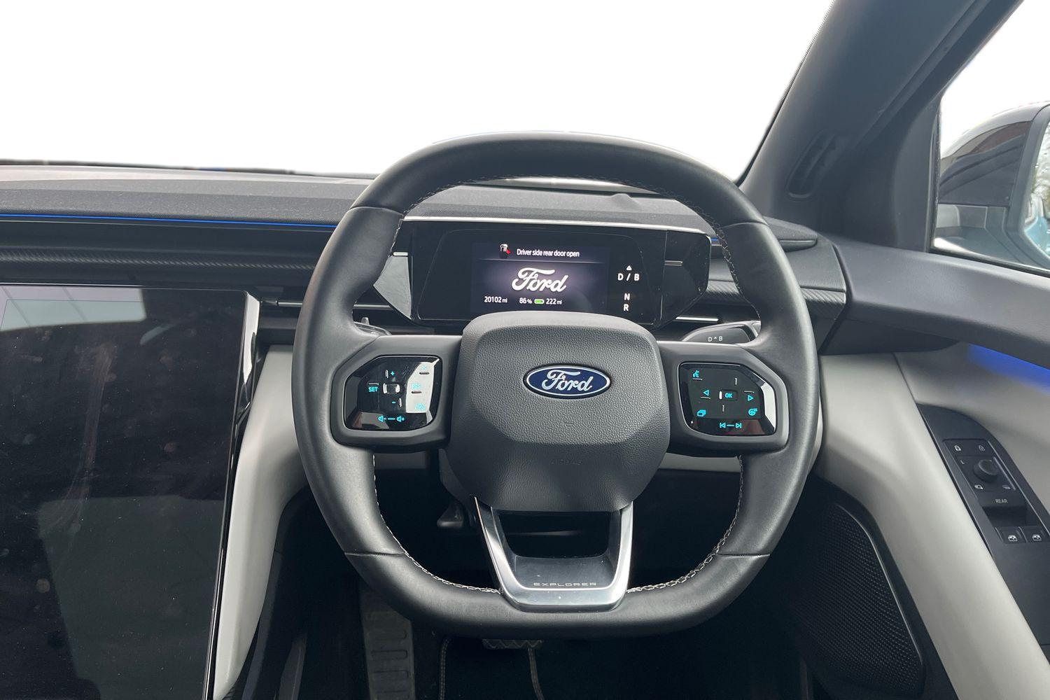 Ford EXPLORER Photo 10