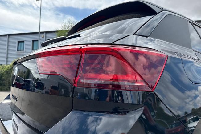 VOLKSWAGEN T-Roc Photo 18