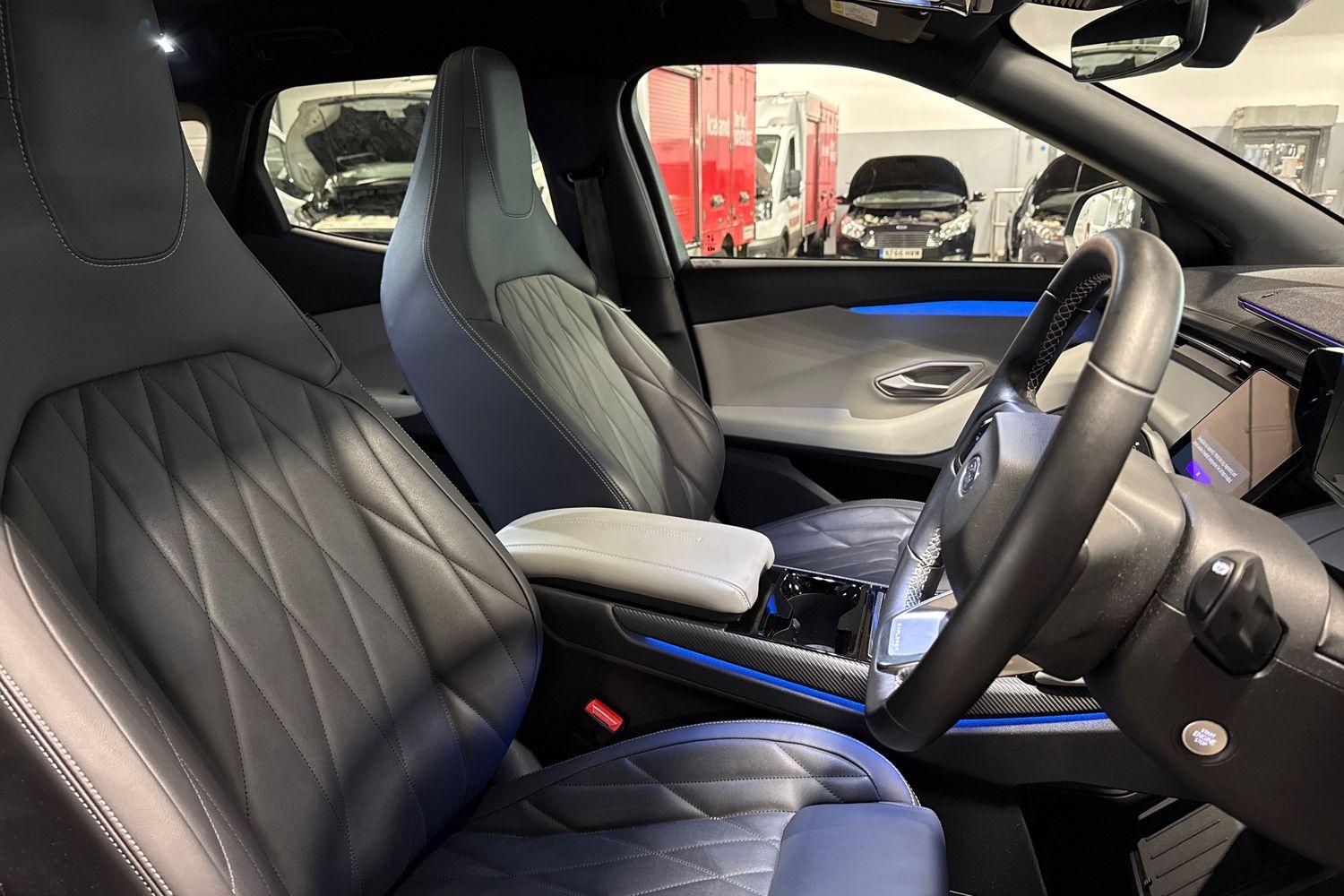 Ford Explorer Photo 16