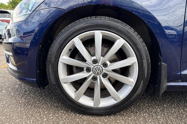 VOLKSWAGEN Golf Photo 5