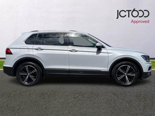 VOLKSWAGEN Tiguan Photo 4