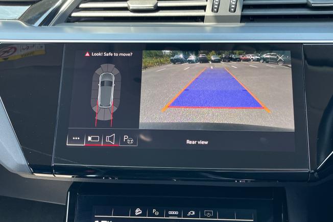 AUDI e-tron Photo 22