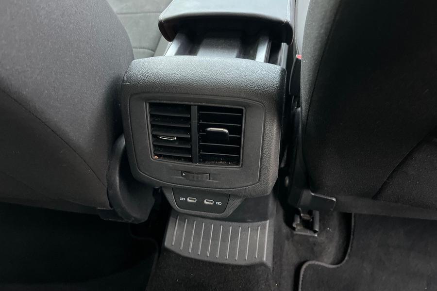 Volkswagen T-Roc Photo autoimg-8be8cffbd5d57d2802d01d17228e76f6c3373440.jpg