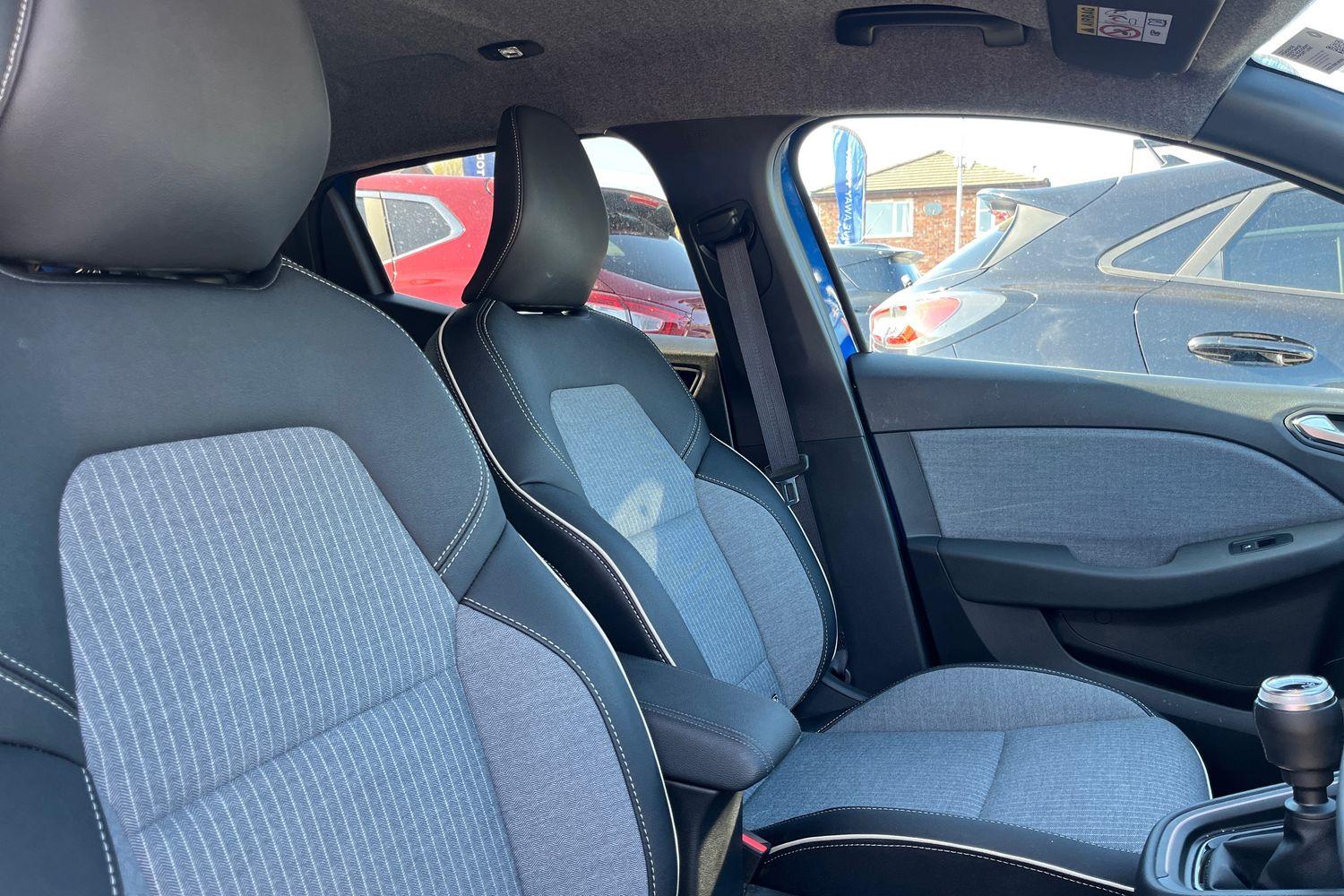 RENAULT CLIO Photo 16