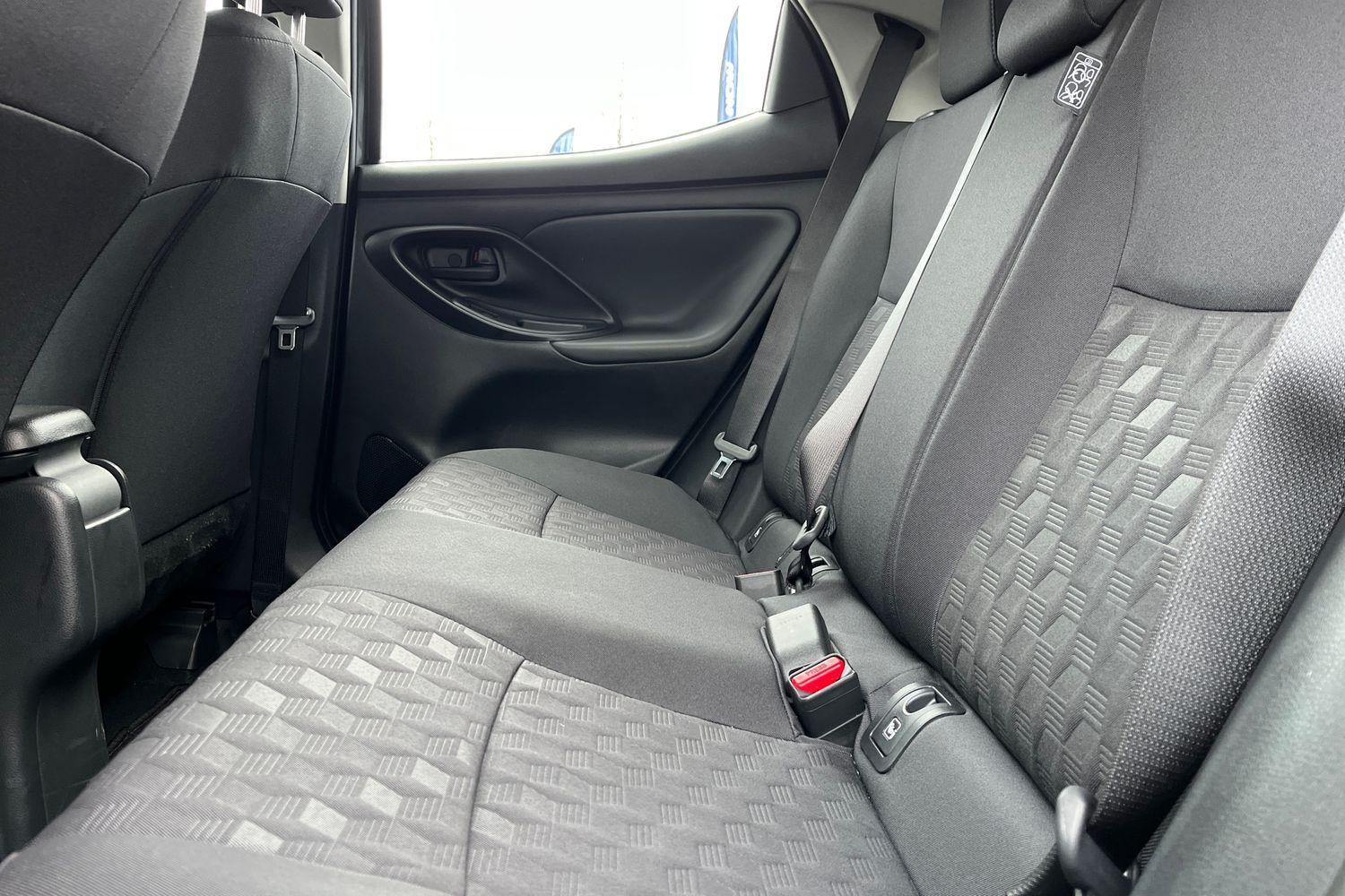 Toyota YARIS Photo 19