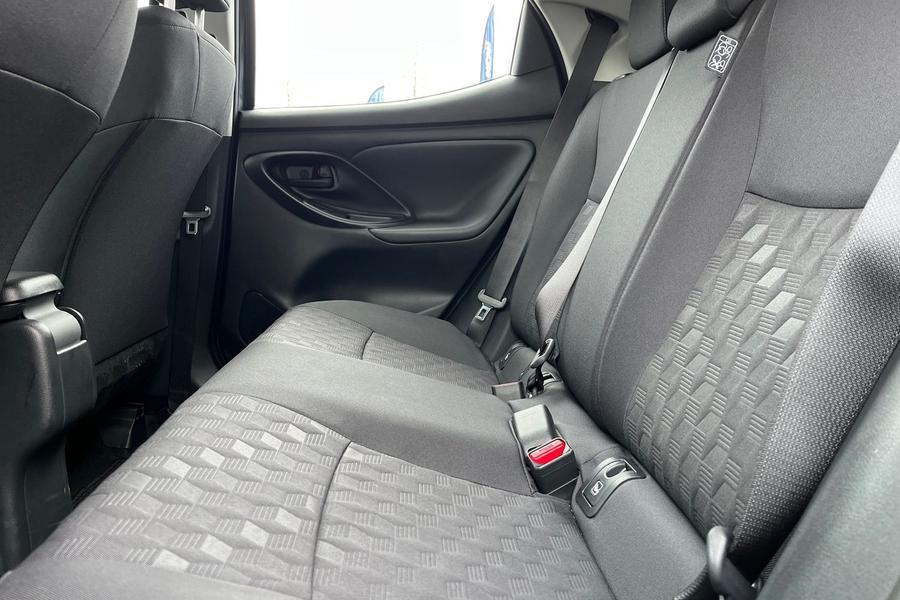 Toyota YARIS Photo autoimg-8bf033ed435fd7911d2b2193d85d5c63abde625e.jpg