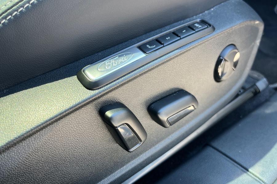 Ford Explorer Photo autoimg-8bf27d2f672a5e76efbb112232b89310f97dfbed.jpg