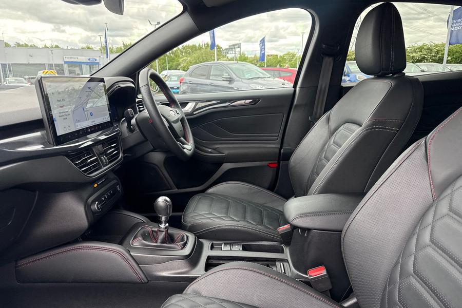 Ford FOCUS Photo autoimg-8bf40ecef131285fb576fca0455359bc731ff755.jpg