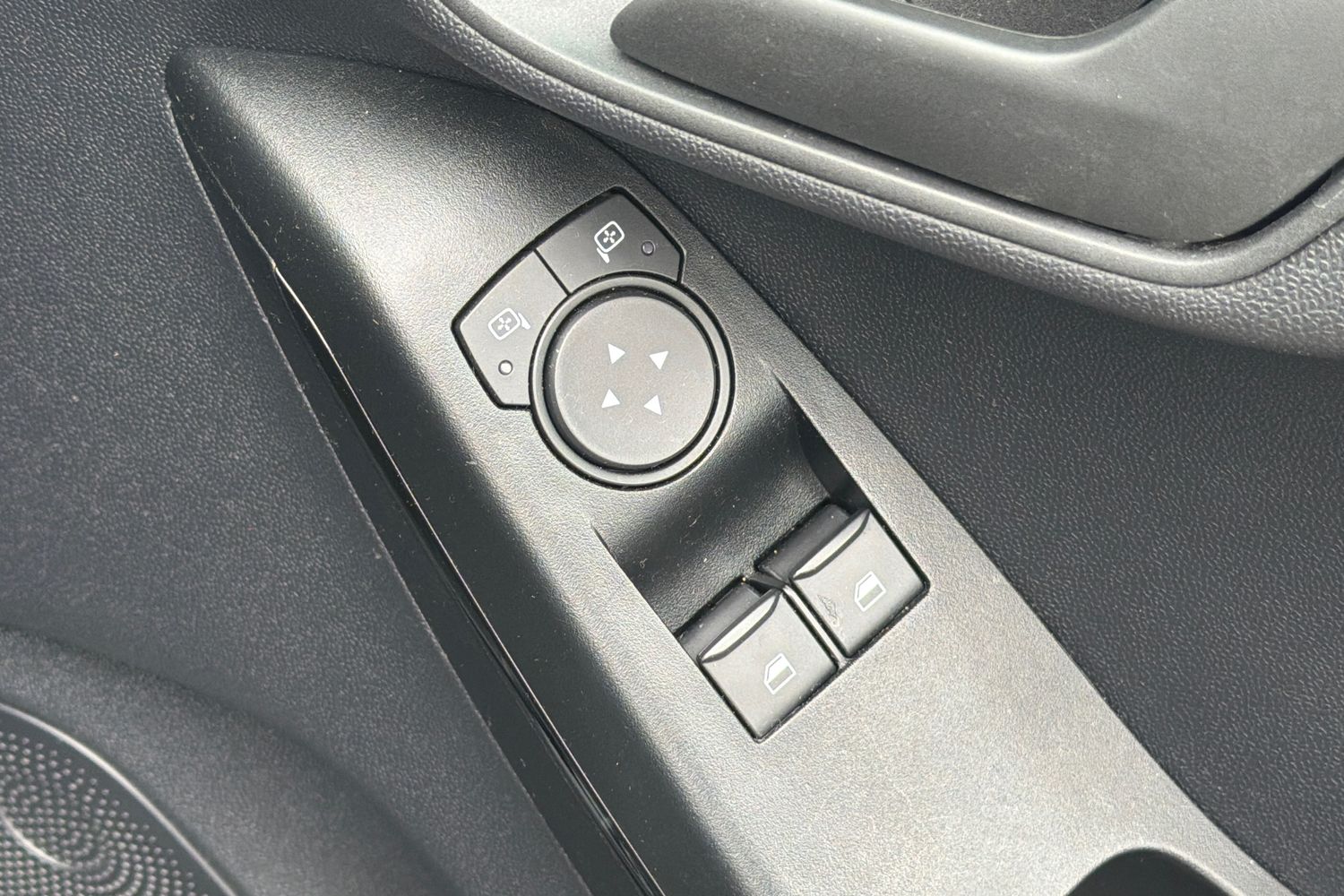 Ford FIESTA Photo 15