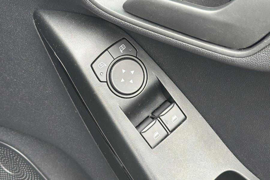Ford FIESTA Photo autoimg-8bf426ad8b1b412355c52bf9c2162913ffb4ff35.jpg