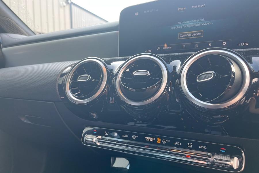 Mercedes-Benz CLA Photo autoimg-8bf660846446212d9b5fe1ad03c438fb884faffb.jpg