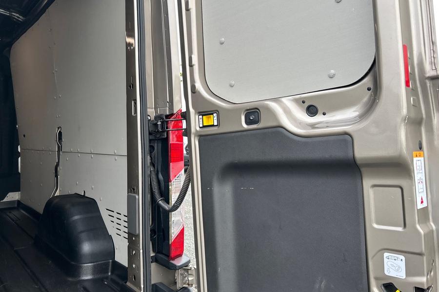 Ford Transit Photo autoimg-8bf8d5e0f518fddbe0b86edffd11084b19312d4a.jpg