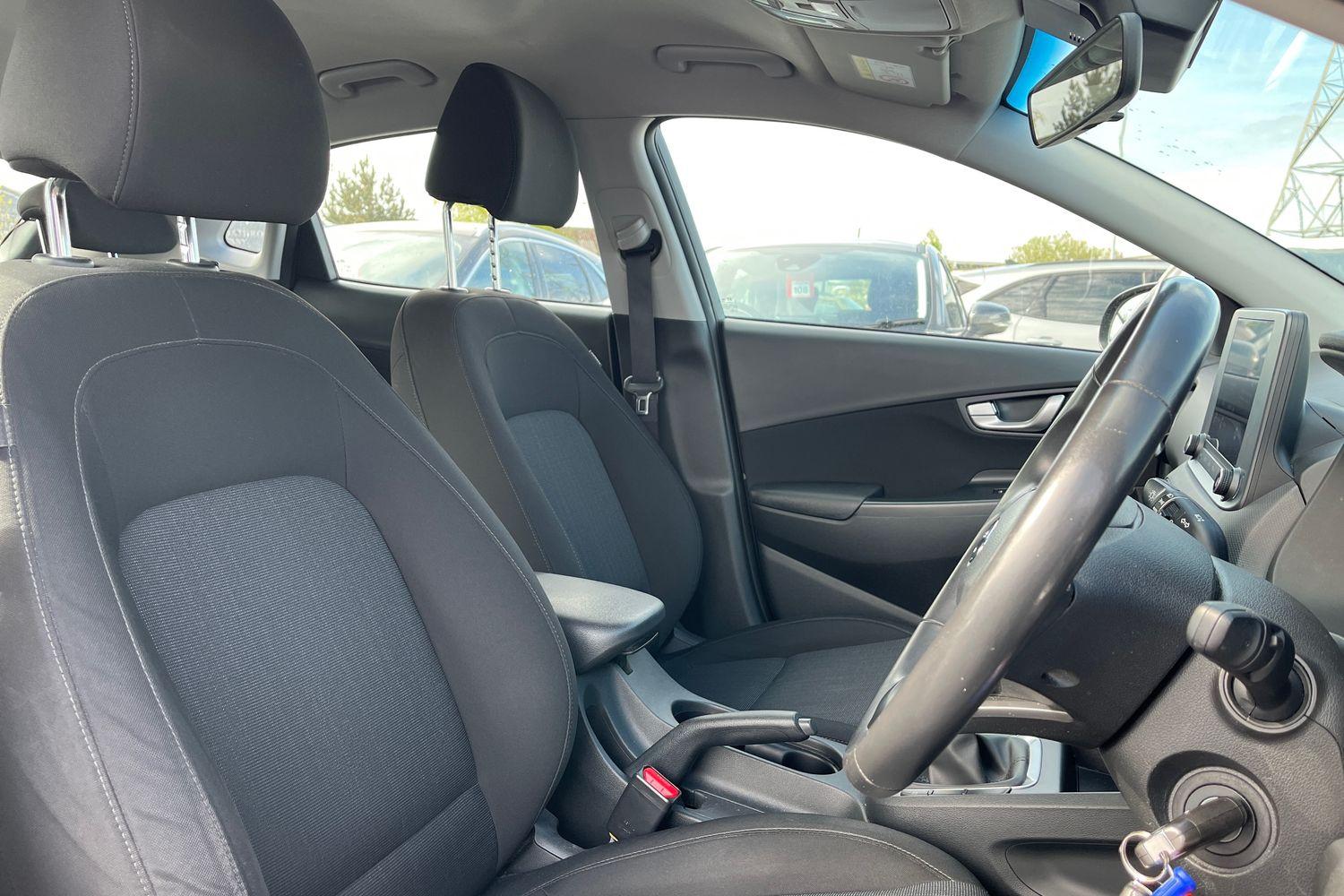 Hyundai KONA Photo 16