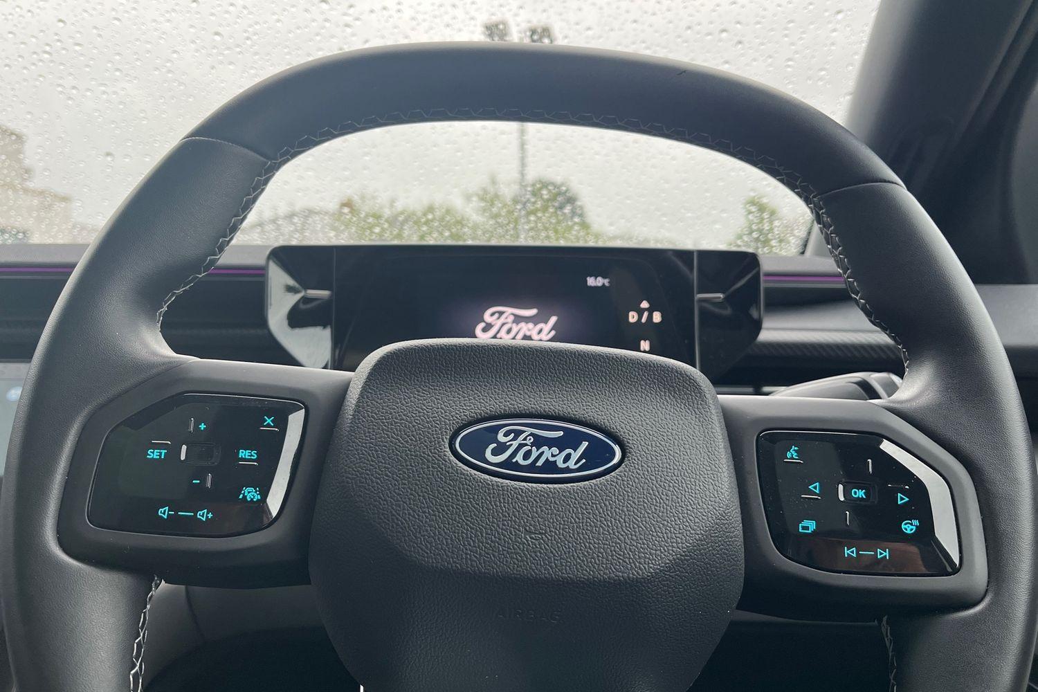 Ford EXPLORER Photo 11