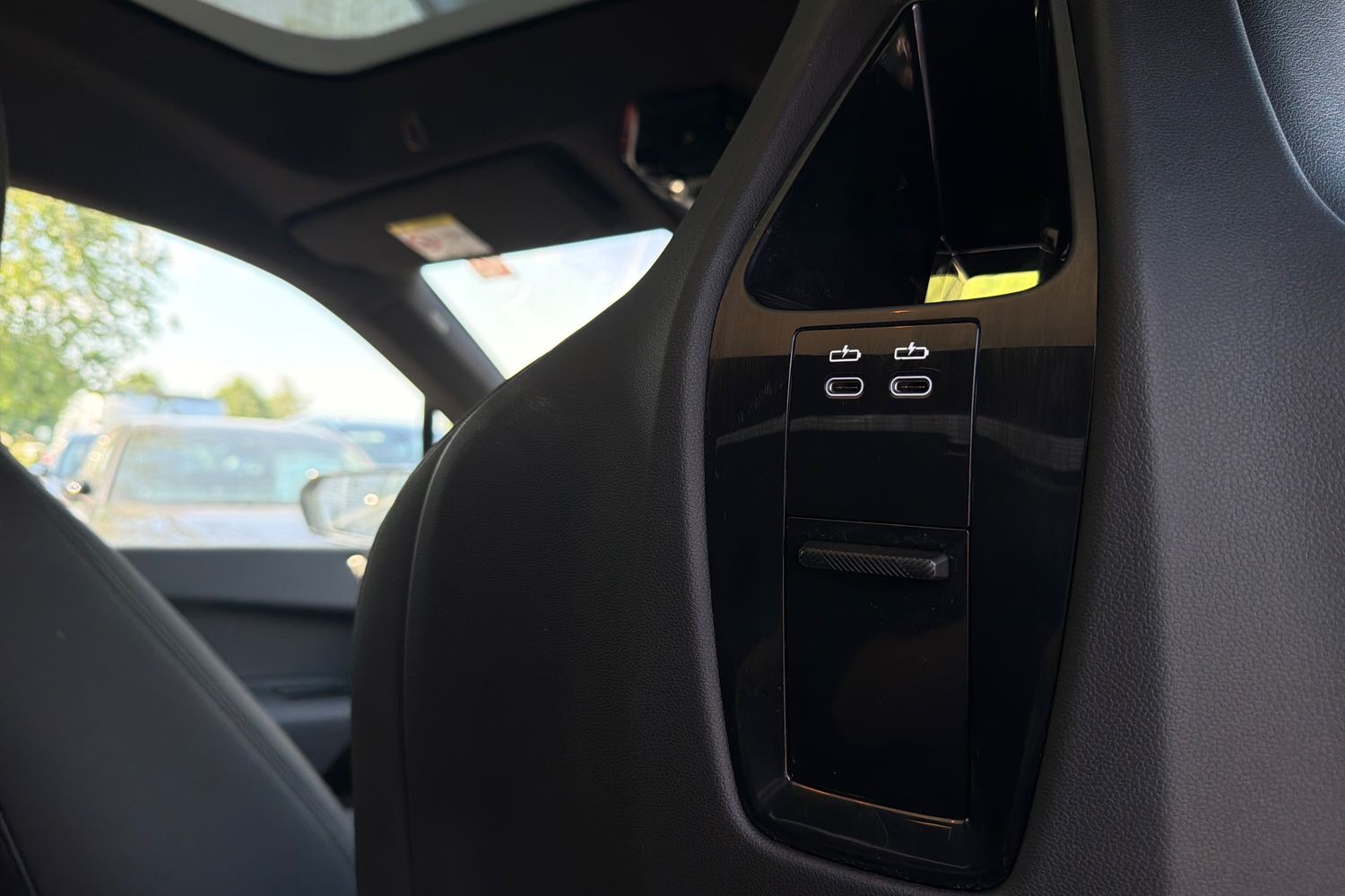 BMW iX Photo 24