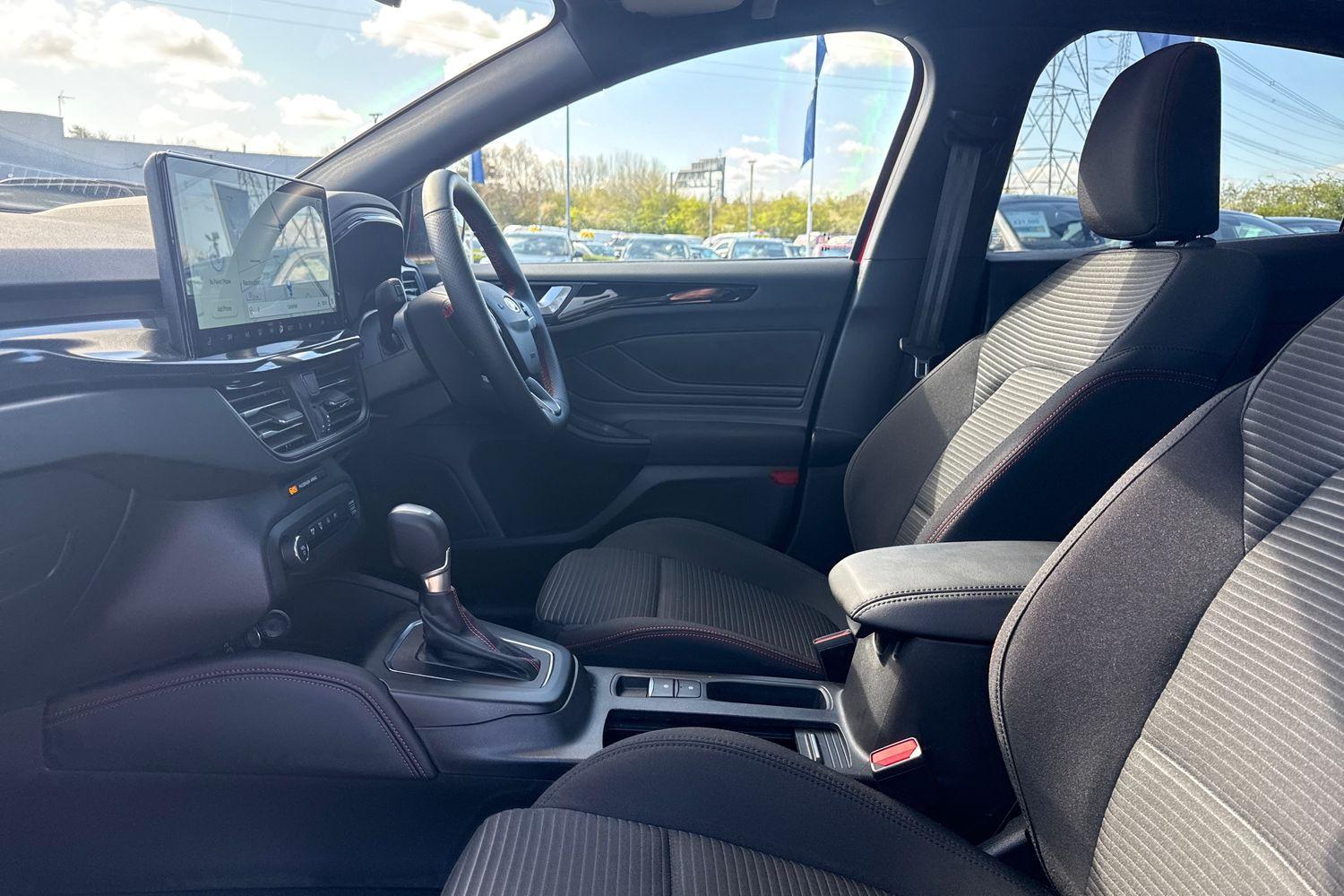 FORD FOCUS Photo 18