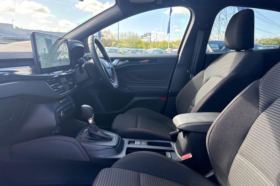 FORD FOCUS Photo autoimg-8c0c50dd8a5119bdbbe62ea593a9187c1c47590d.jpg
