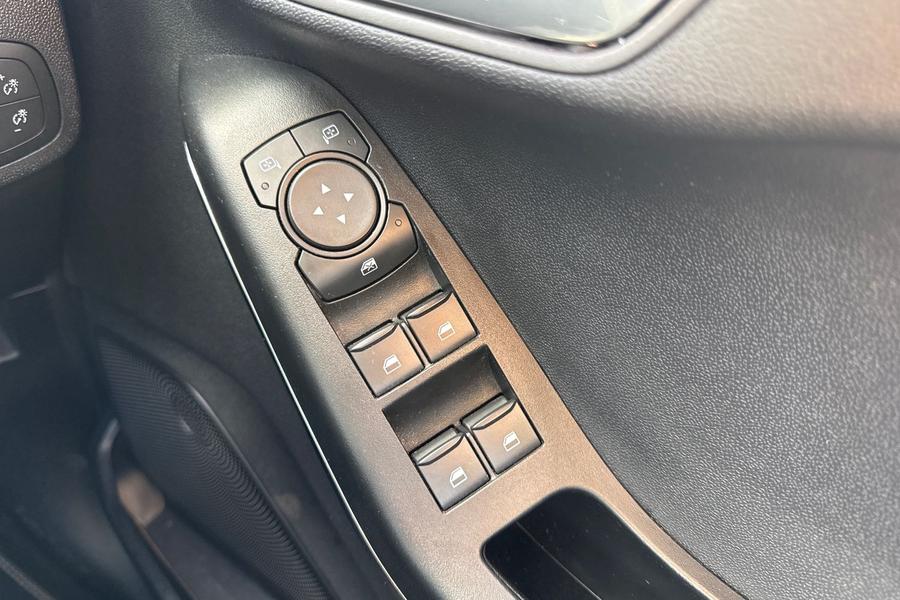 Ford FIESTA Photo autoimg-8c156b1f42c7730a5355042b540d44617c53a1e2.jpg