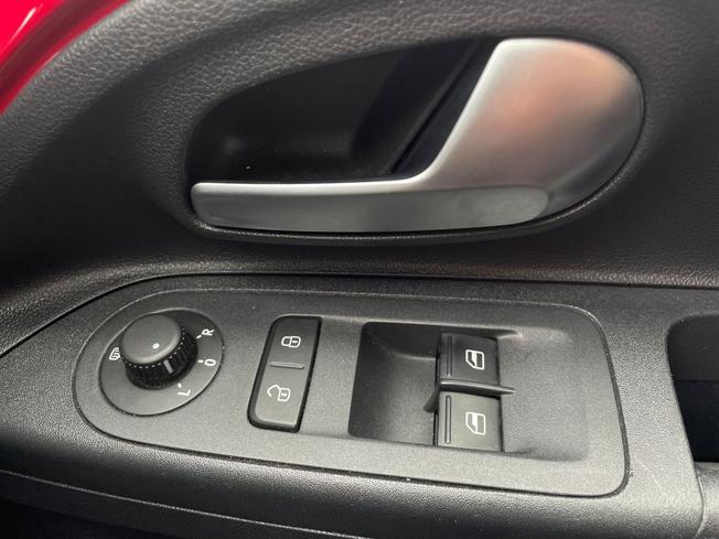 VOLKSWAGEN up! Photo 25